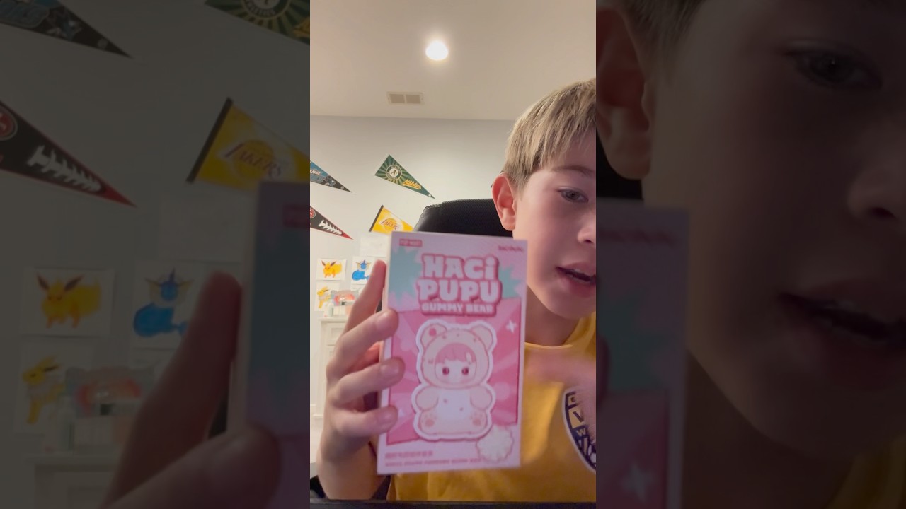 Opening a Haci pupu blind box from Whoopea.com
