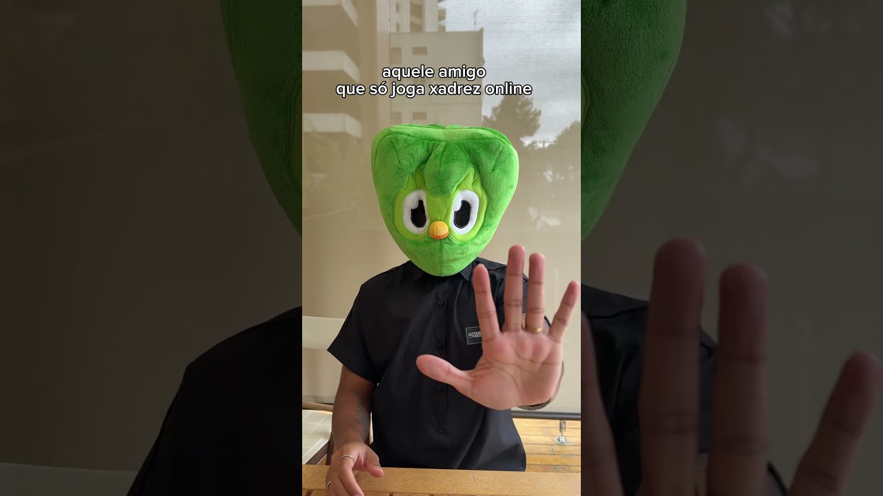 POV: AQUELE AMIGO QUE S&Oacute; JOGA XADREZ ONLINE  #duolingobrasil