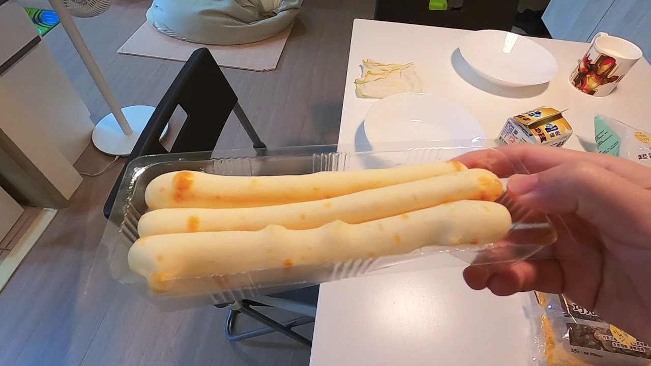 父子早餐吃一包全家起司點心條｜聞起來很香吃起來呢?