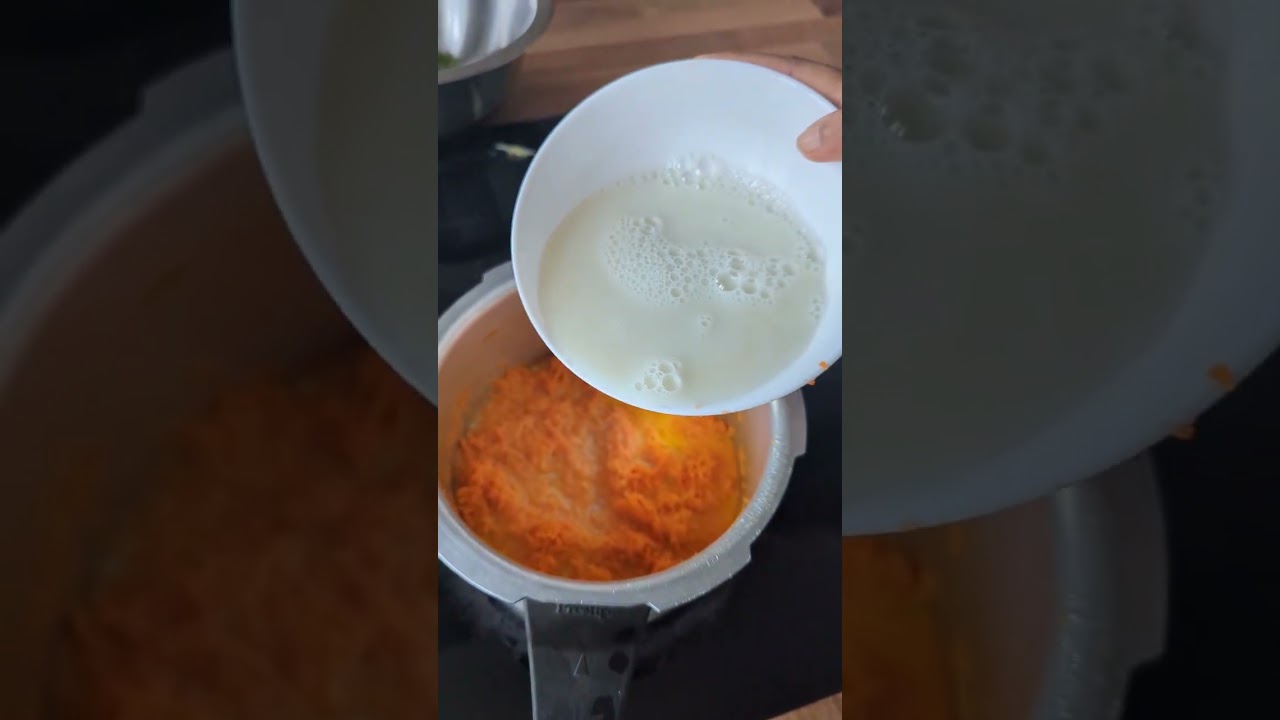 How to make carrot halwa 😍😍 #halwarecipe #sweet #homemade #indianfood 