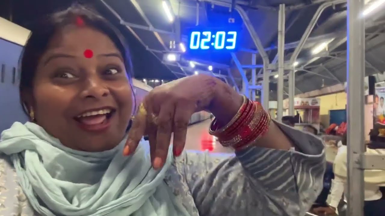 Train कब आएगी ज़िंदगी में पहली बार रात ke 3 बजे पकड़ी Train 🚆 Waiting for the Train at the Station