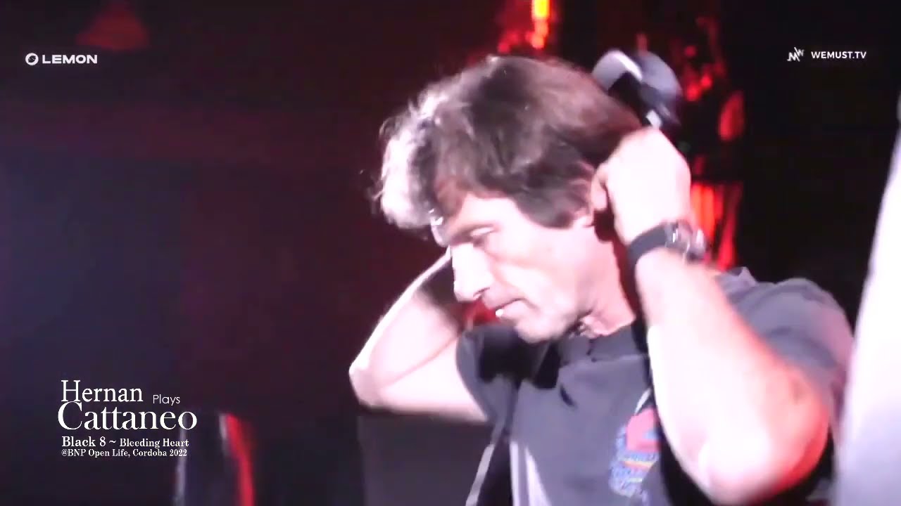 Hernan Cattaneo played Black 8 