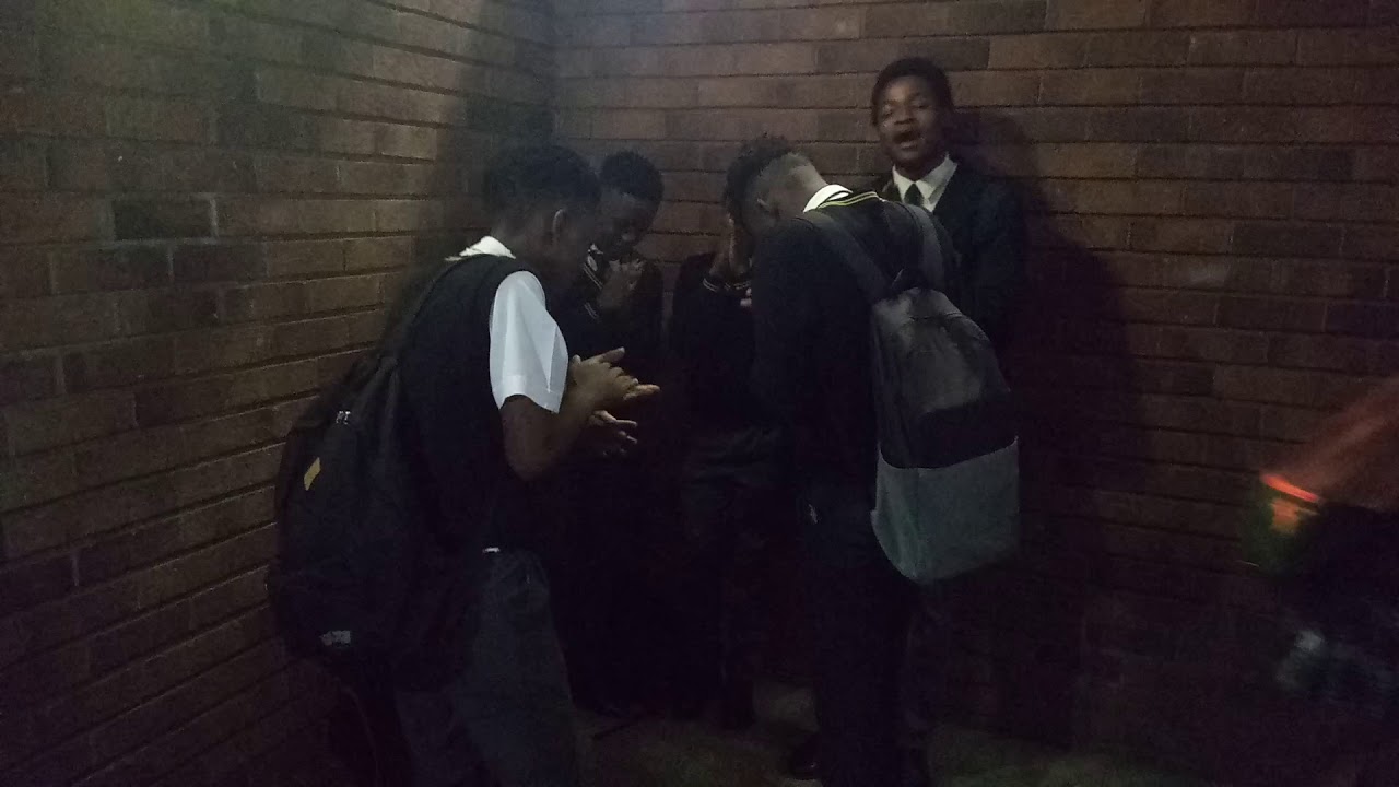 Vryburger high school- 🎶Wena mawulele thina sishova amalanga🎶🔥