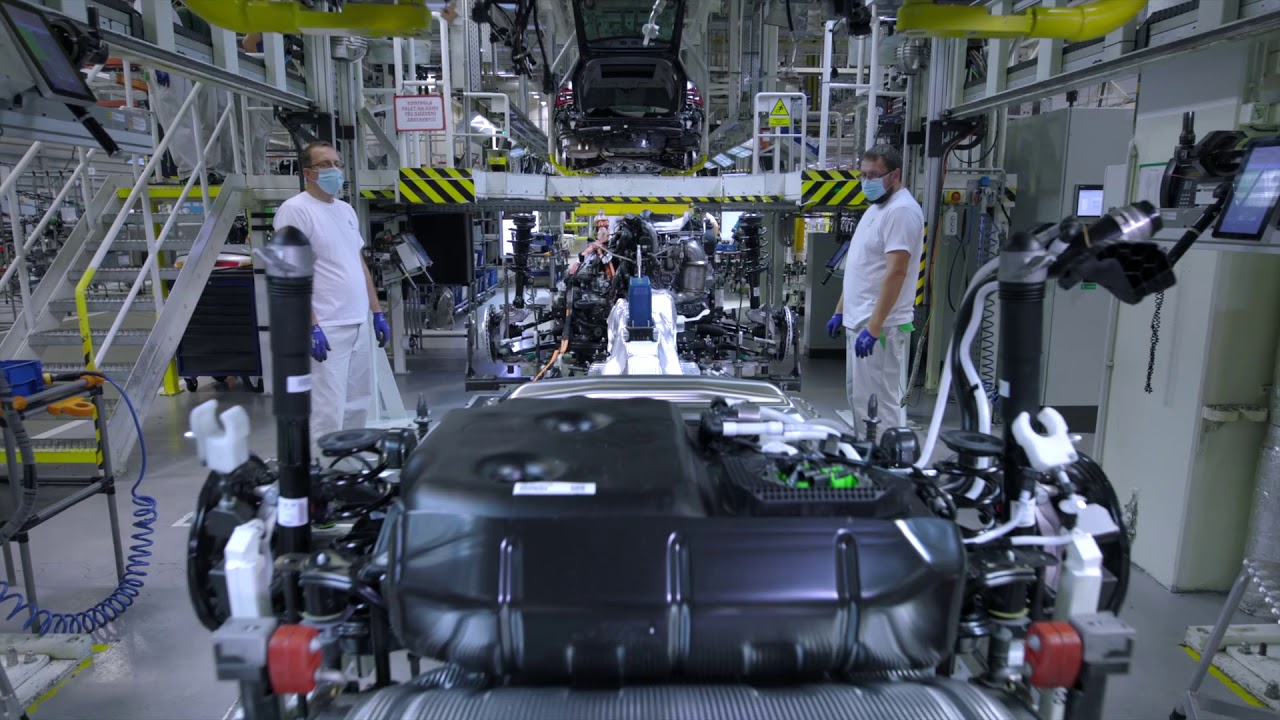 Production at the &Scaron;KODA AUTO Kvasiny plant