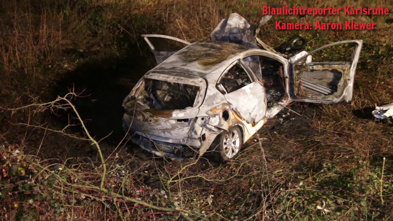 [Hambr&uuml;cken] PKW KRACHT GEGEN BAUM UND BRENNT AUS - Beifahrerin rettet Fahrer