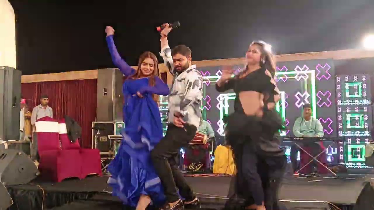Bhojpuri star pawan singh songs#stage arkestra #banaras marriage dance#new trending video#viral#