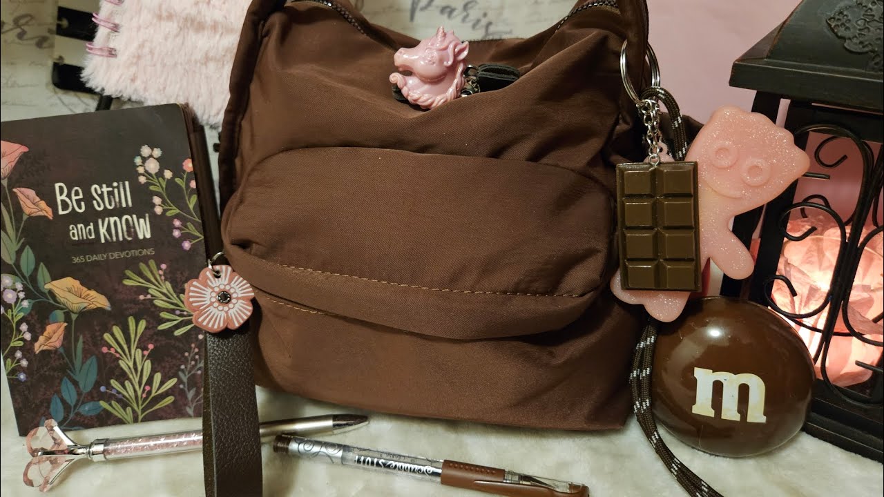 What's In My Chocolate Nylon Bag #WIMB #WhatslnMyBag 