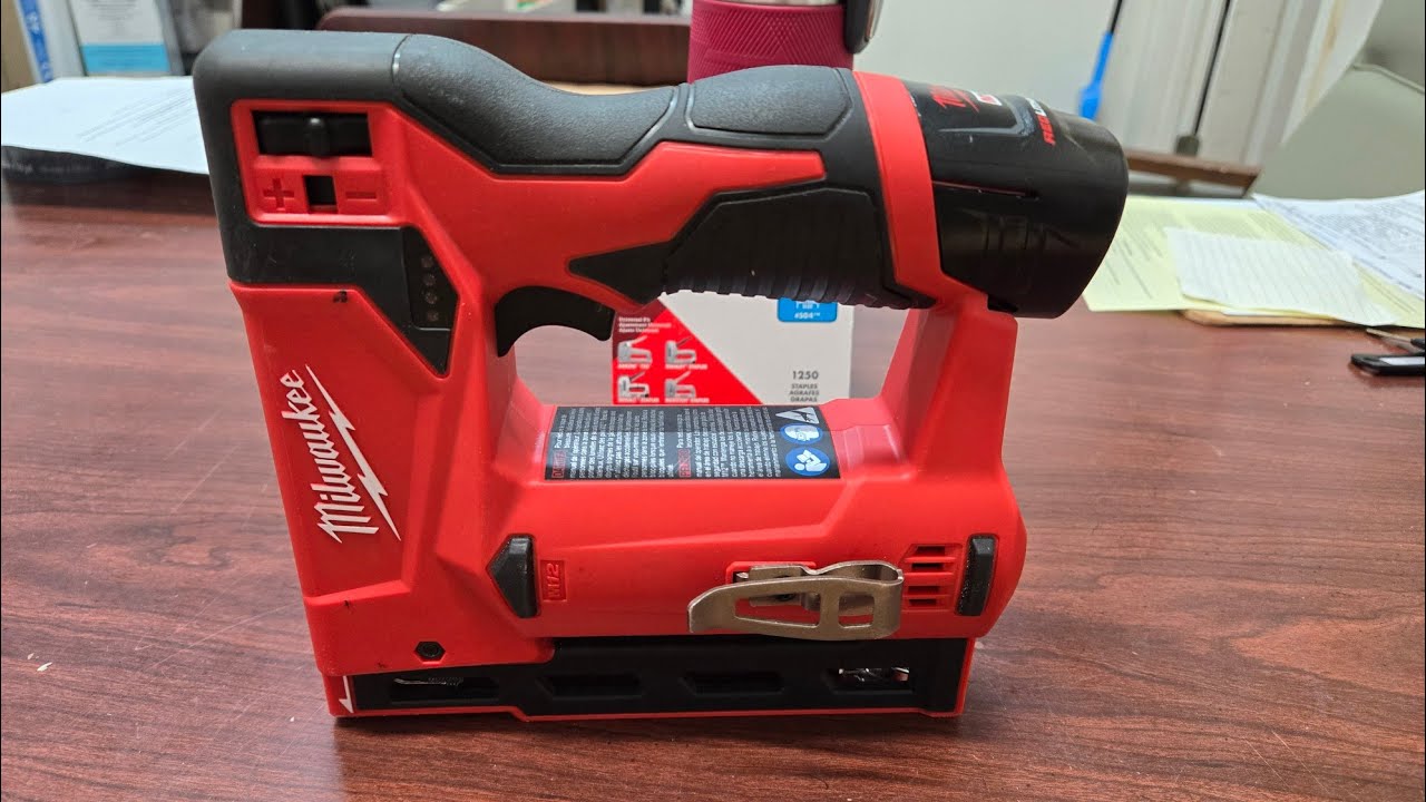 Крепление Milwaukee M12 Staple: Не подходит?