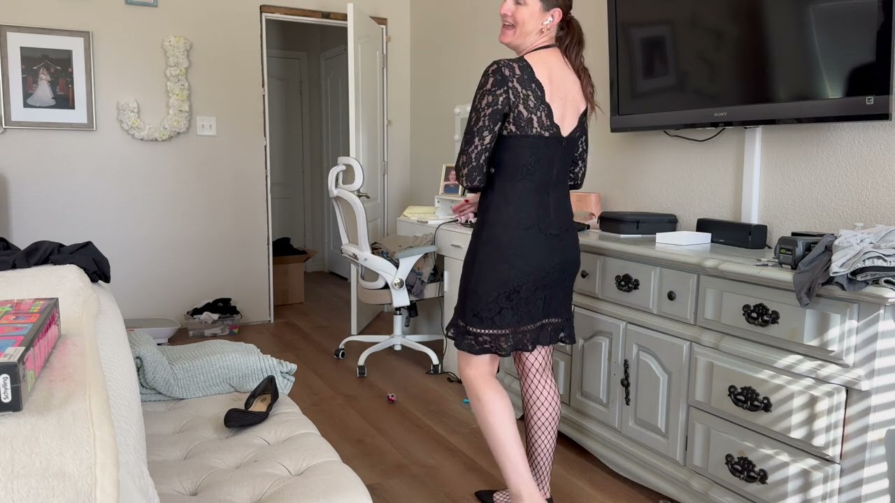 Are These Fishnet Stockings Comfortable and Will they Stay?