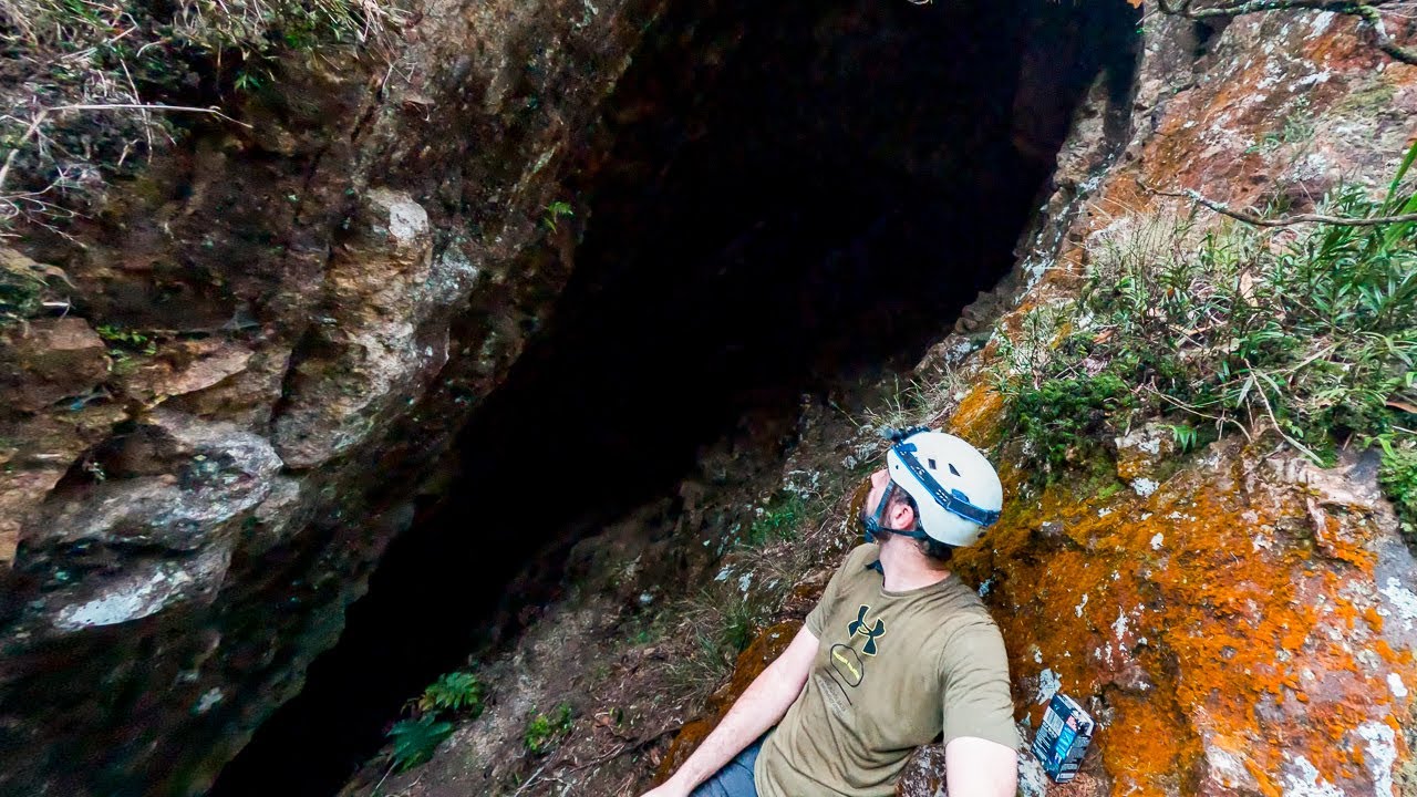 Я в одиночку поднялся на огромную монастырскую шахту, чтобы найти затерянные верхние уровни