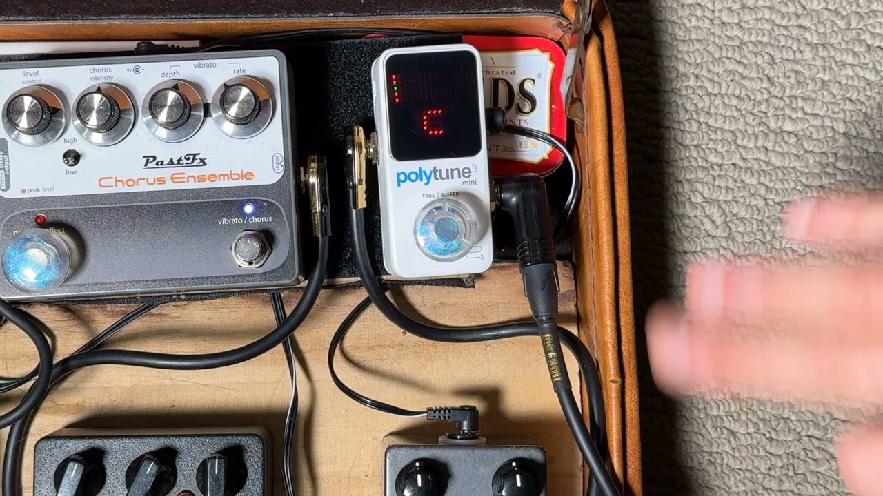 Demo of the TC Electronic POLYTUNE 3 MINI Tiny Polyphonic Tuner [PRICE IN DESCRIPTION]