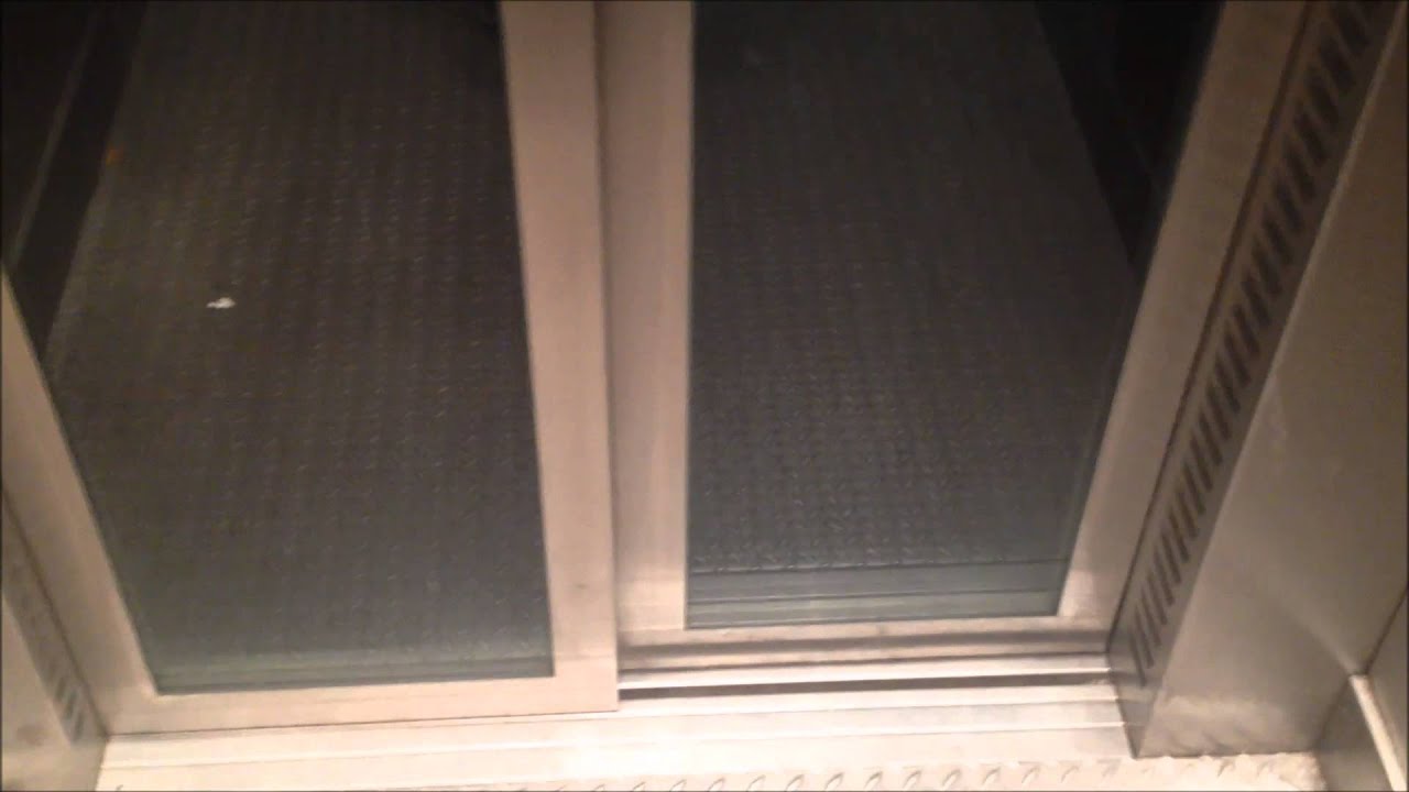 Got stuck on BROKEN lift/elevator A.L.S. @ Barbican