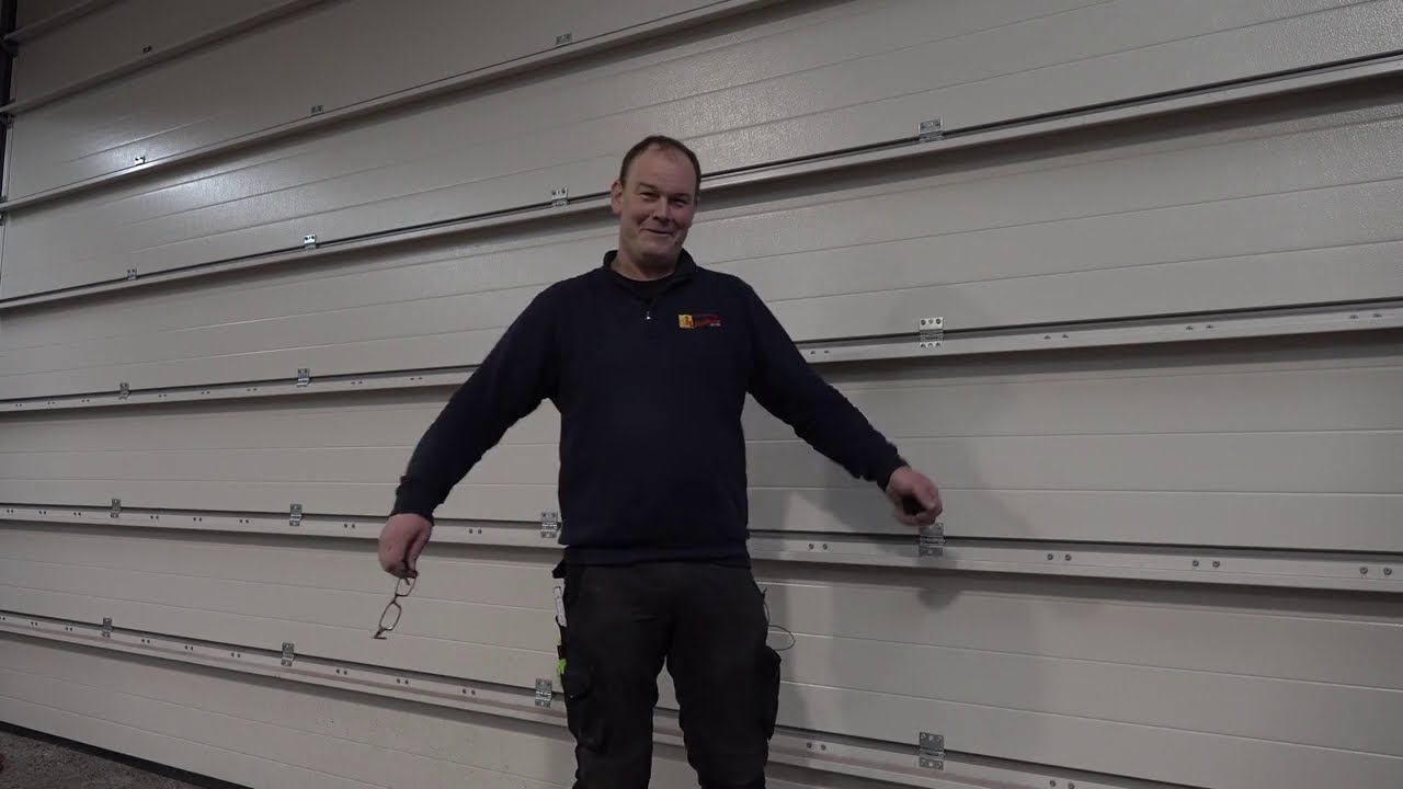 Hallenvideo KW 5/2021 Roller Team Living Stone, Van Tourer, Morelo Empire 4x100Ah unter den Sitzen