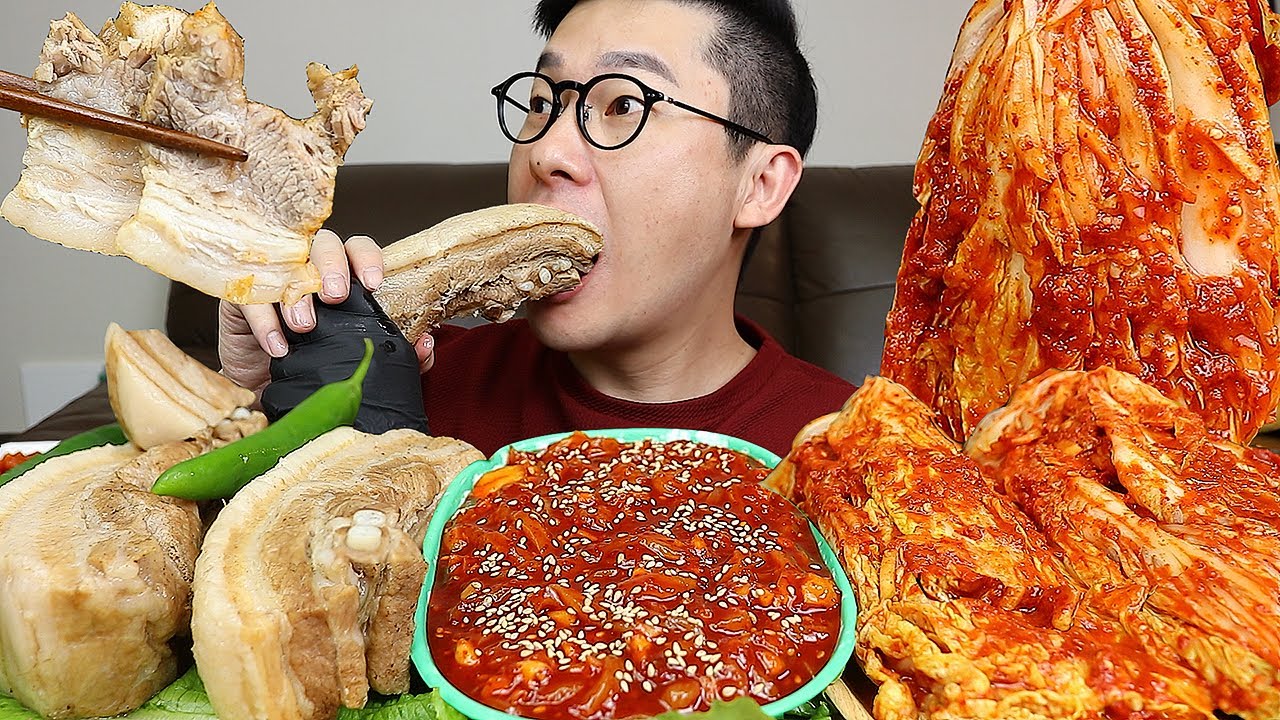 ASMR MUKBANGㅣBoiled pork belly & Kimchi & 🦑pickled squidㅣEATING SHOW