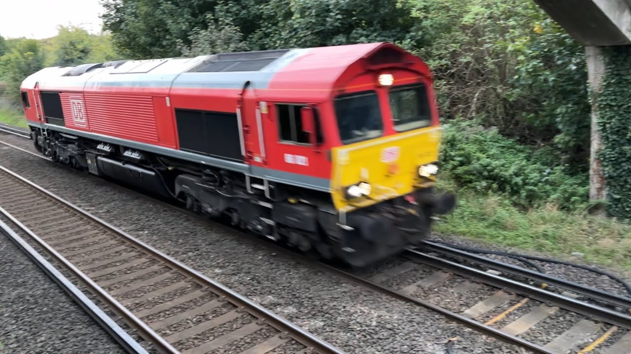 Class 66 | 66021 | Light Engine | DB Cargo UK