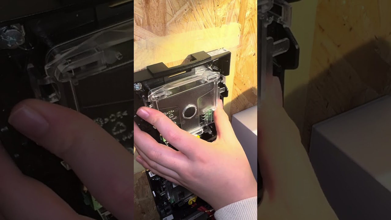 Melder anschrauben #viral #brandmeldetechnik #firealarm #brandmeldeanlage #abonieren 