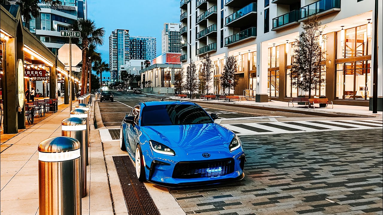 Ночная поездка по центру города | Невероятно громкая Toyota GR86