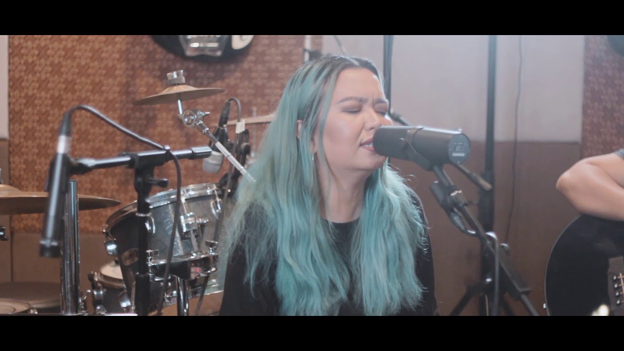 Pandora - Treasures (In The Studio Live)