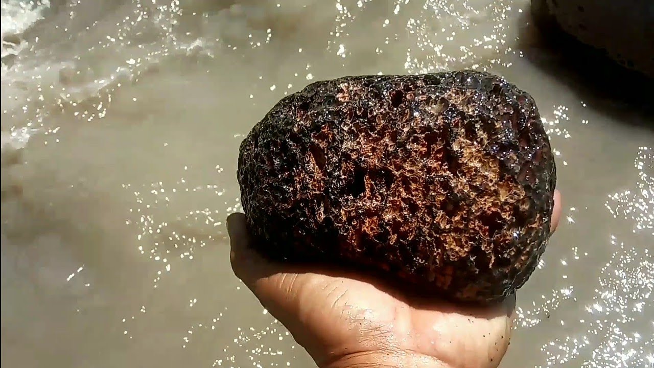 Gold is trapped in this stone 