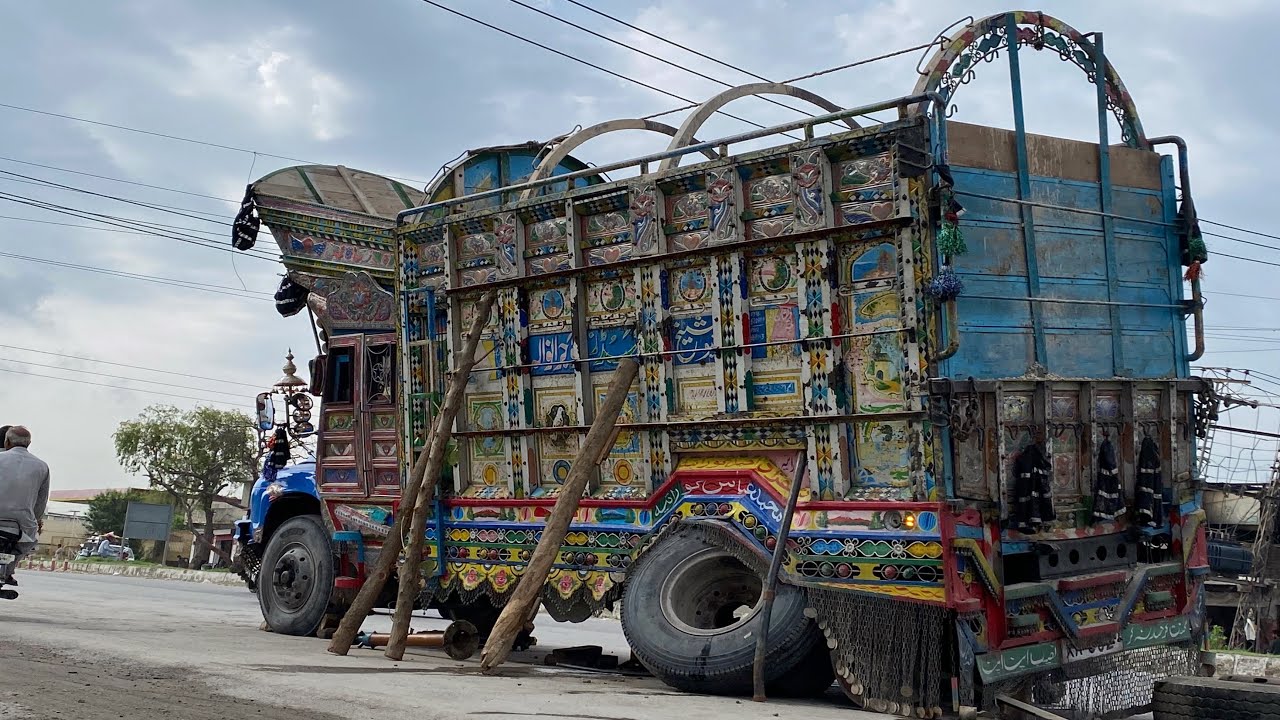 Serious Truck Breakdown on Road | Bent Tire & Drum Completely Broken – Fixed Fast