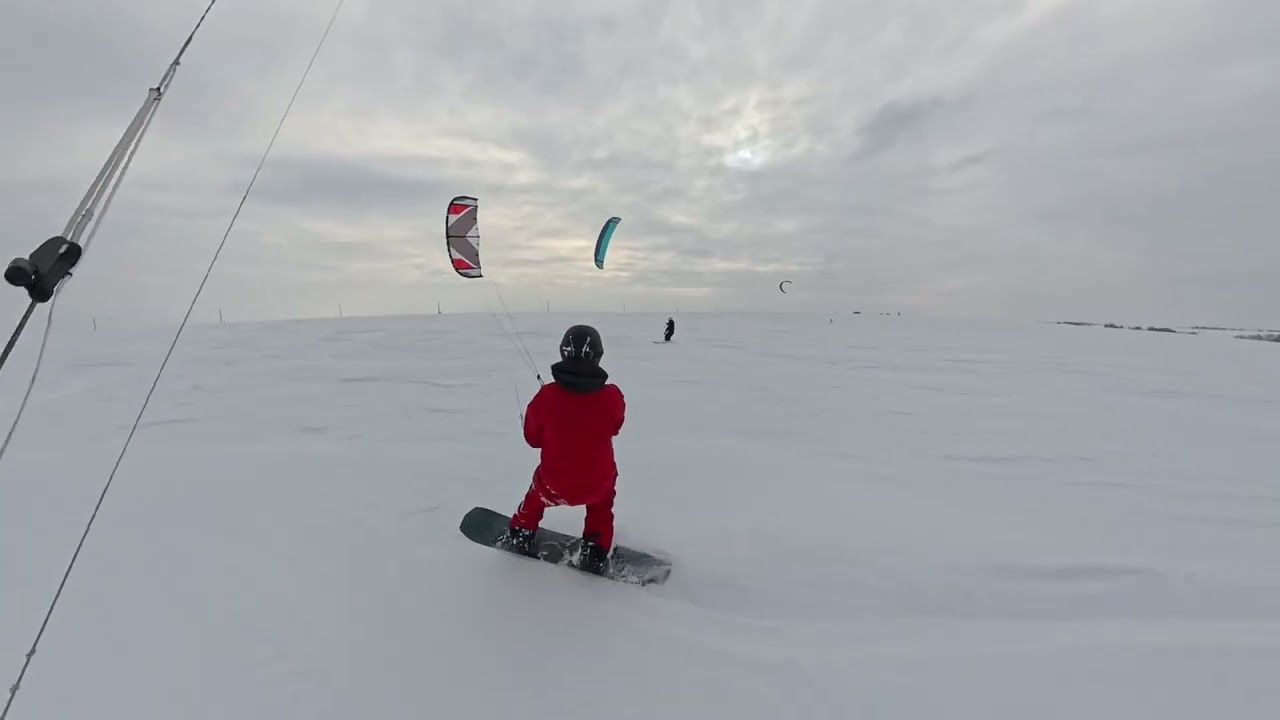 Голодные кайтеры в поисках ветра и оврагов.