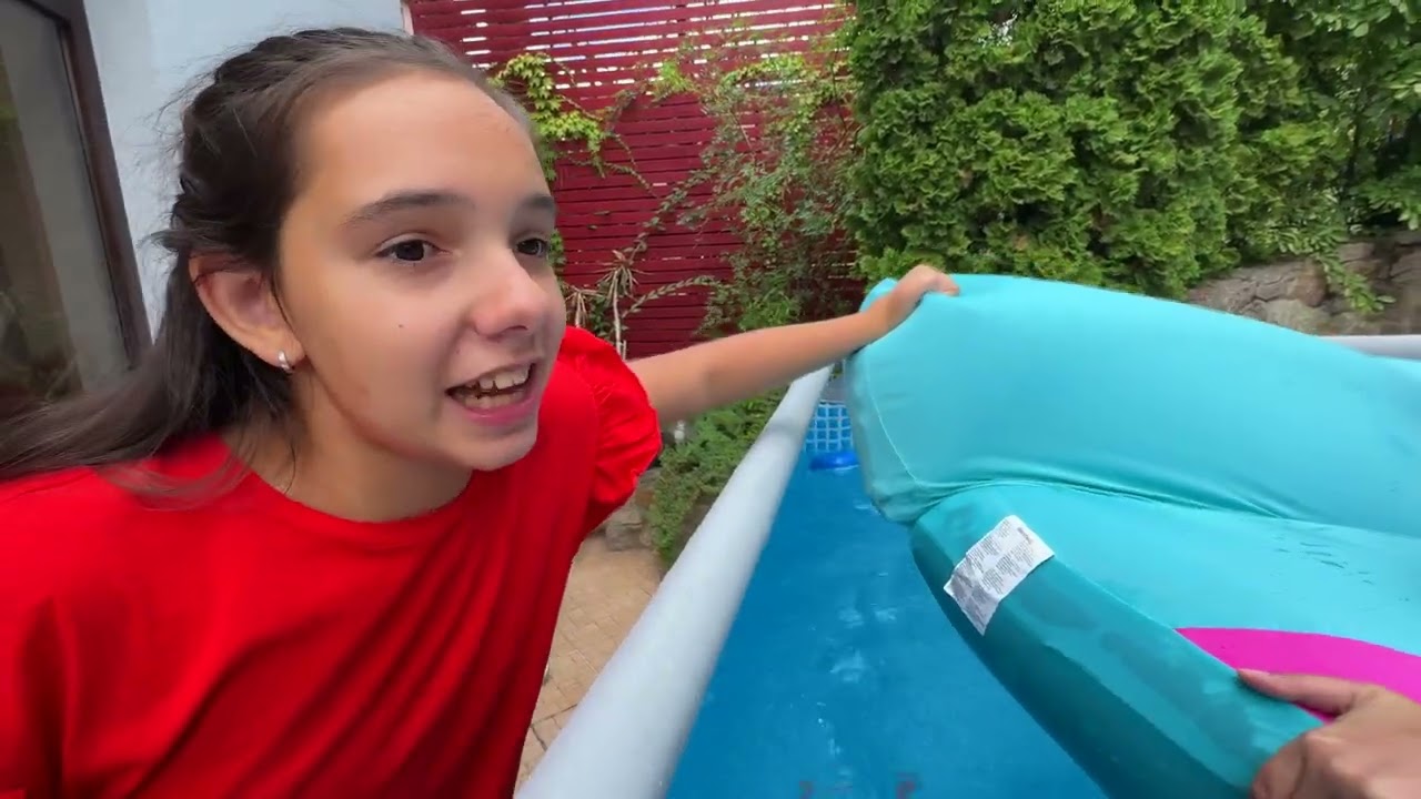⏰ 24 ORE în PISCINĂ 🏊 într-o CULOARE ❓ Cine e ROȘU la PROVOCĂRI ? 😱