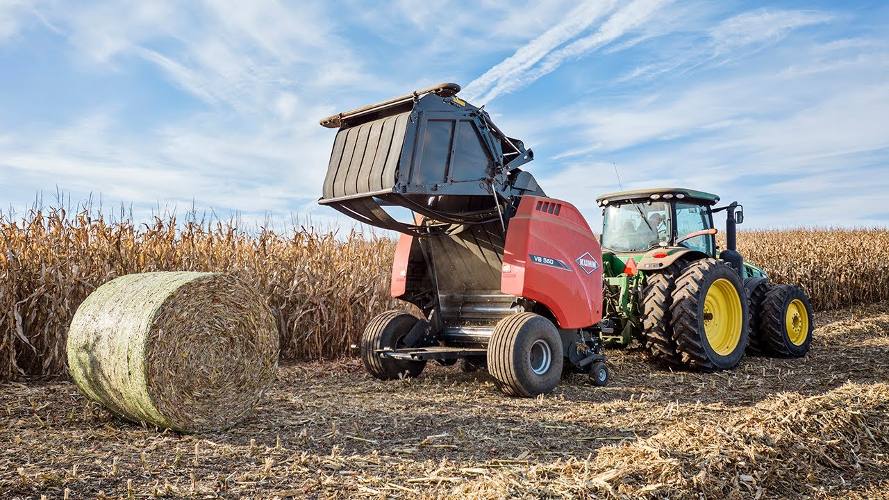 Round Bale Rodeo - KUHN VB 560 Baling Corn Fodder with Knives!