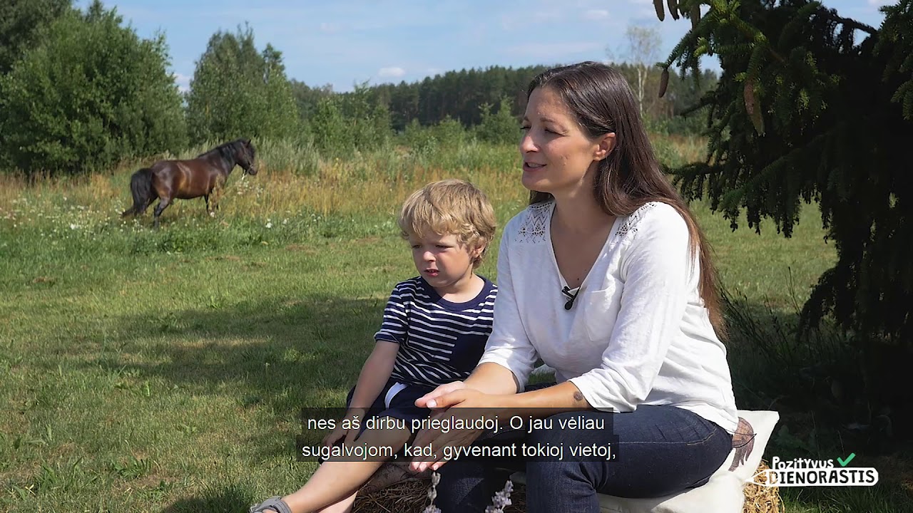 #726. Jauna šeima iškeitė miestą į kaimą, kad kurtų sodybą „Ąžuolų vila“