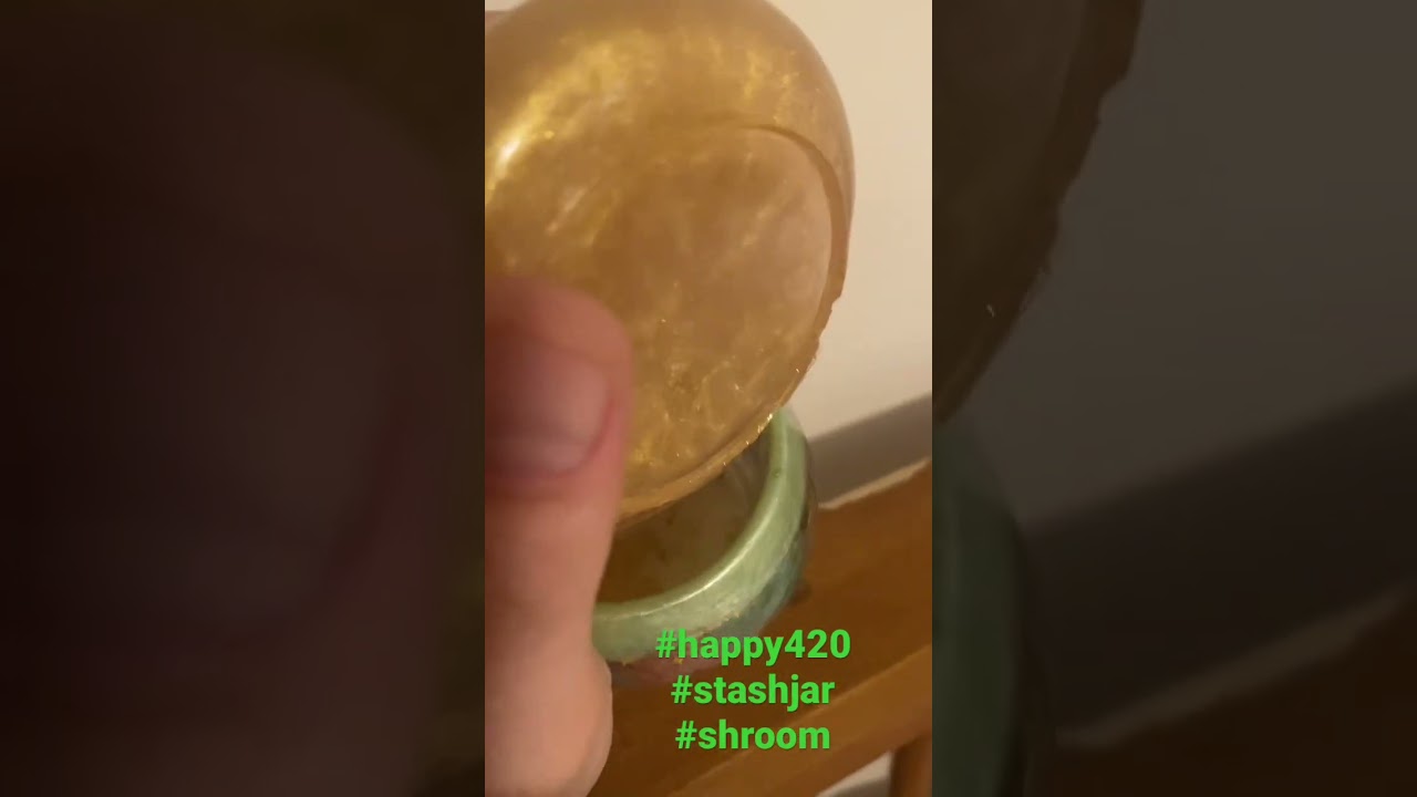 Resin Shroom stash jar 