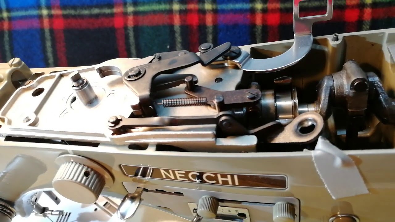 Necchi Supernova : build in the cam drive mechanism...