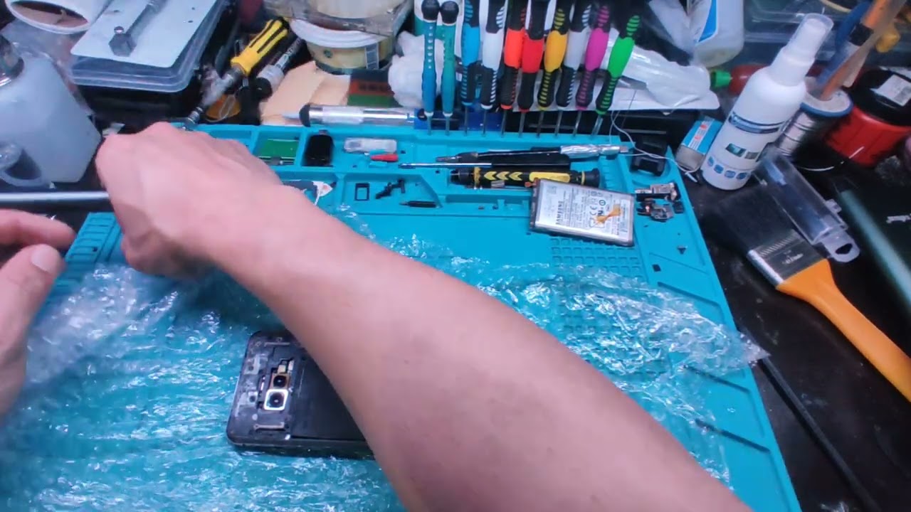 Como trocar a bateria e tampa traseira do Samsung Galaxy S10e