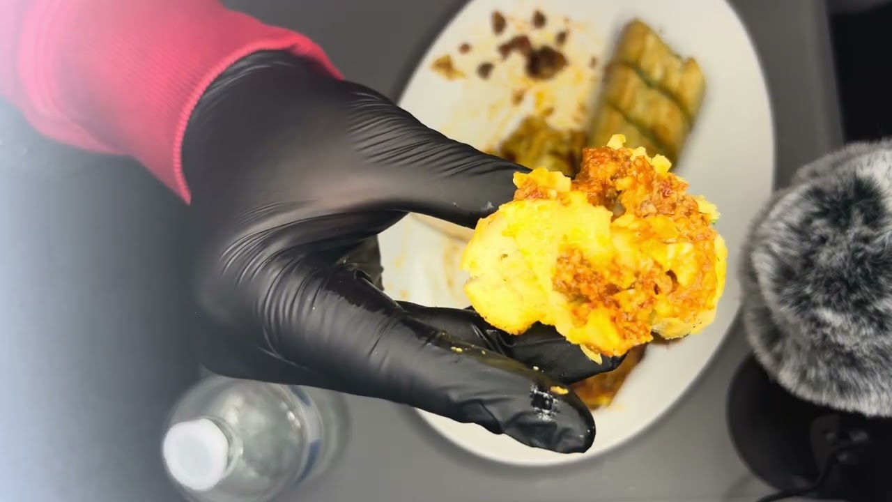 Lasagne & Crunchy Garlic Bread ASMR POV #asmr #lasagna #garlicbread #garlic #cheese #food #hearty 
