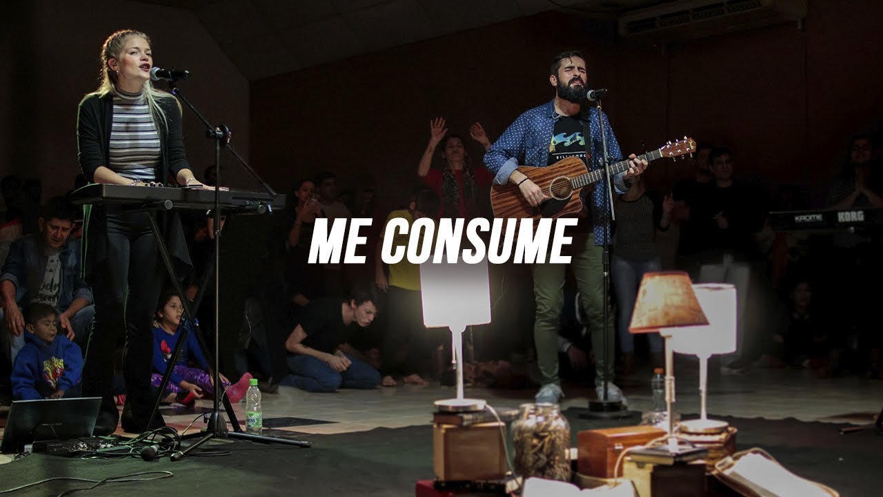 Me Consume - En Vivo (Video Lyric) | David Decena y Daiana Bencina