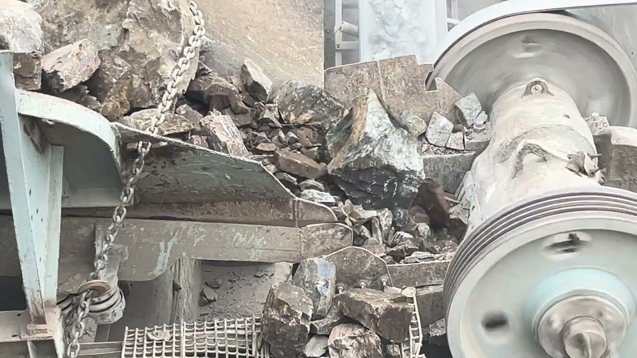 Jaw Crusher Crushing Hard Stones | Heavy Machinery Stone Crushing Process