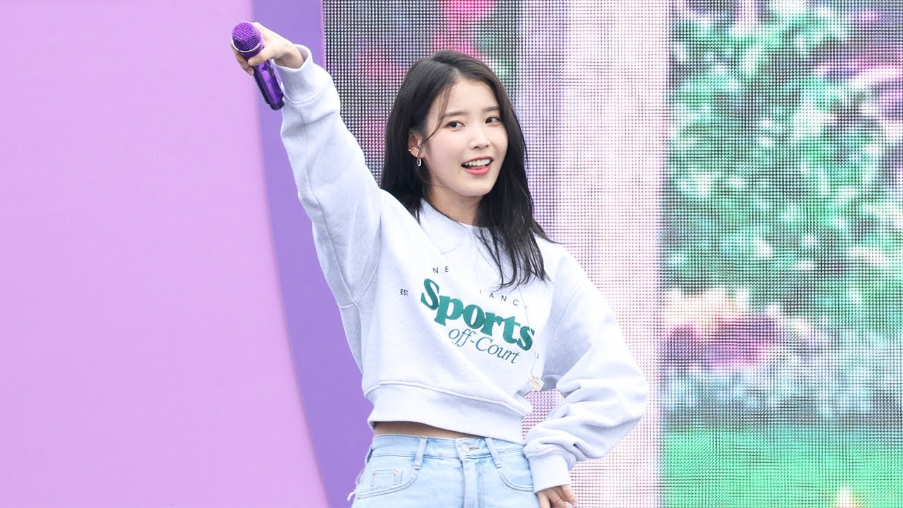 221002 IU (아이유) Full ver. ‘너의 의미 + 금요일에 만나요 + Blueming’ 직캠 | 뉴발란스 런온 • 비몽