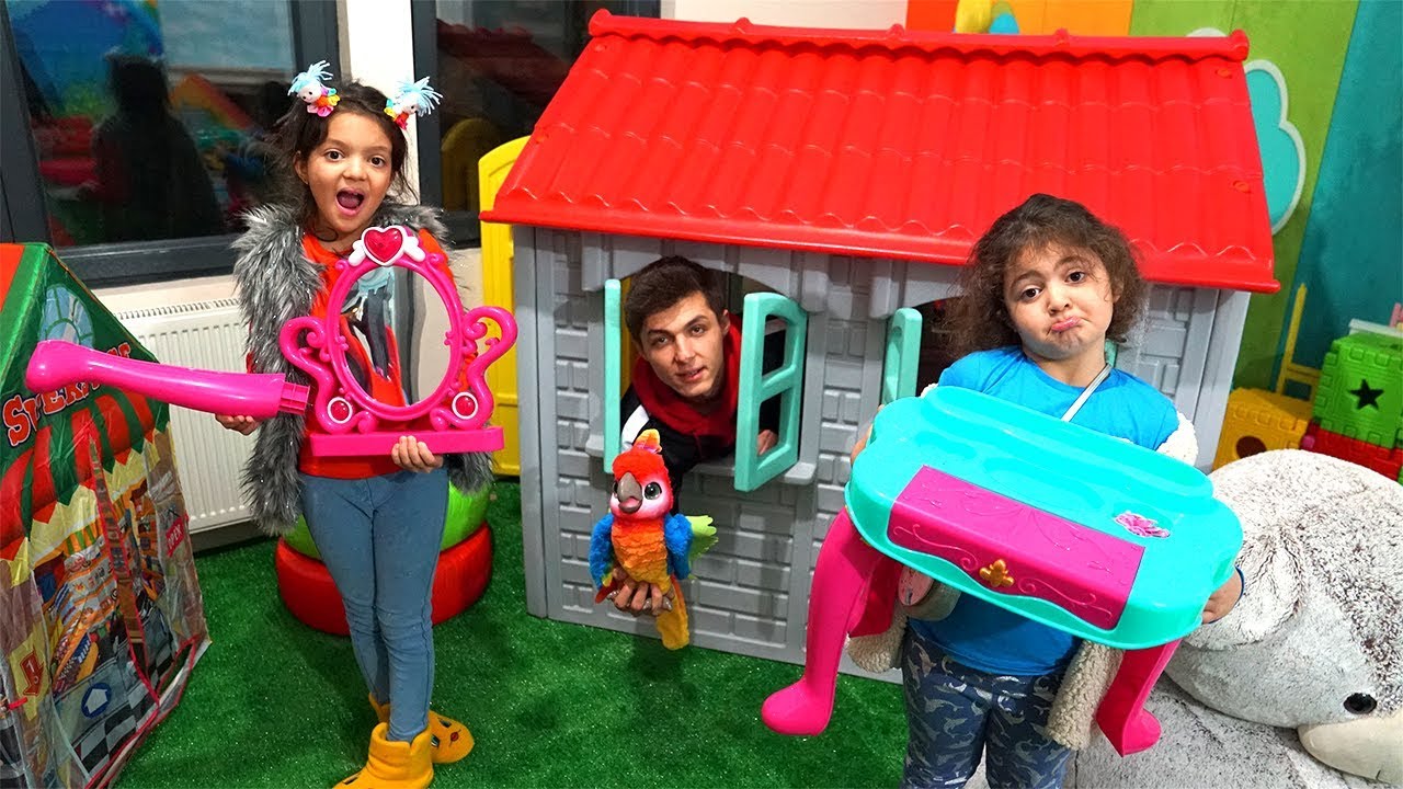 Makyaj Masası Kırıldı! Kids Pretend Play with Makeup Toys and Cute Vanity Table for Girls Makeover