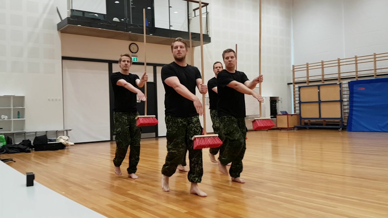 Danse Eksamen - En dag i militæret