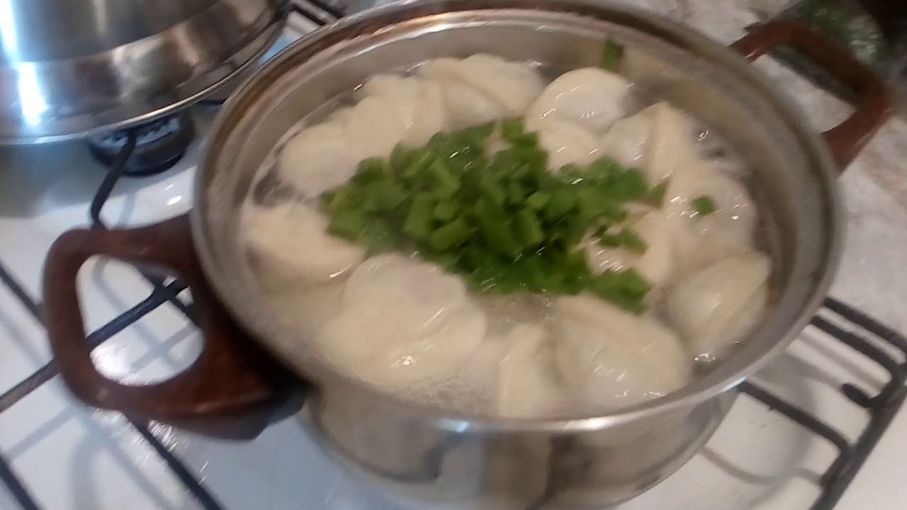Бульйон з пельменями.