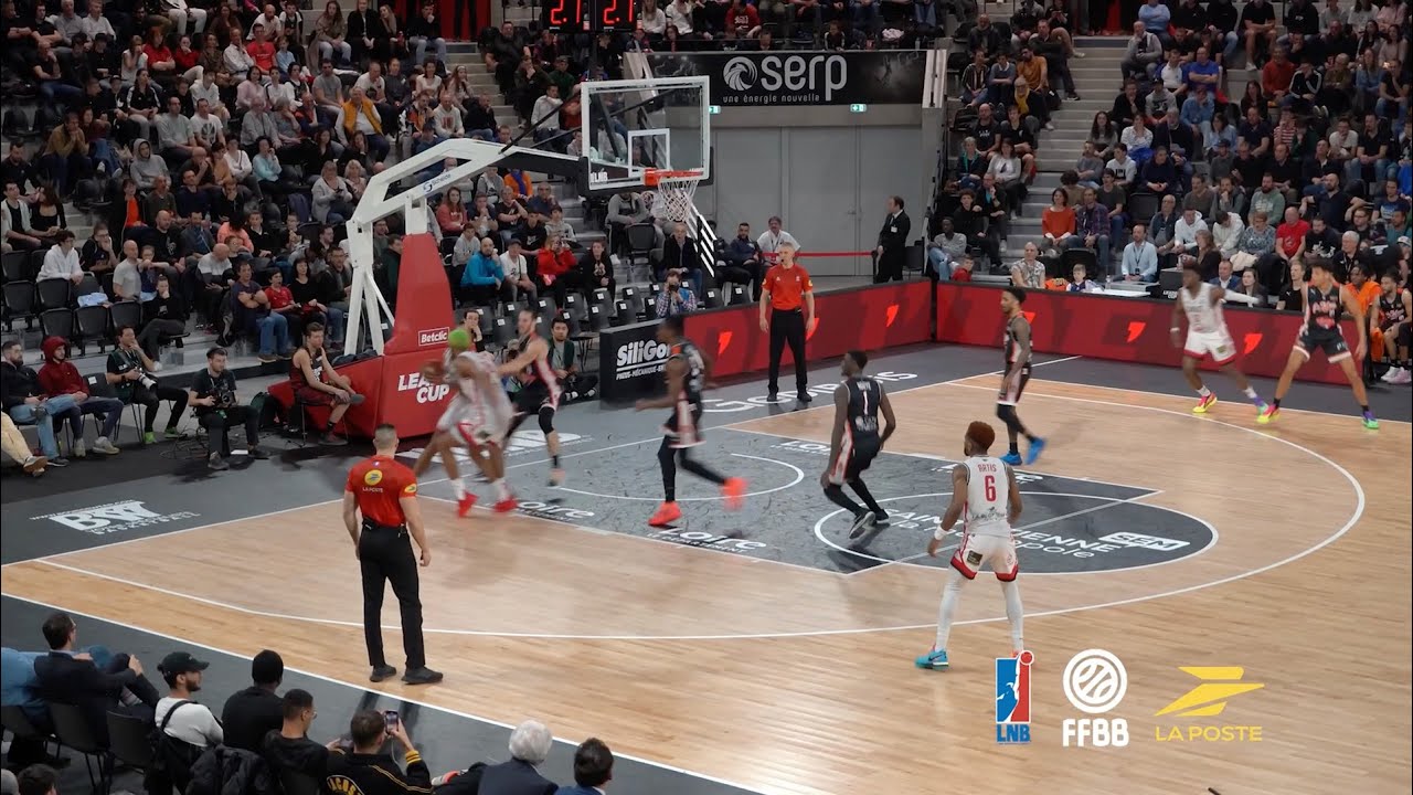 Au cœur de la #Leaderscup aux côtés des arbitres élite de #basket 🏀