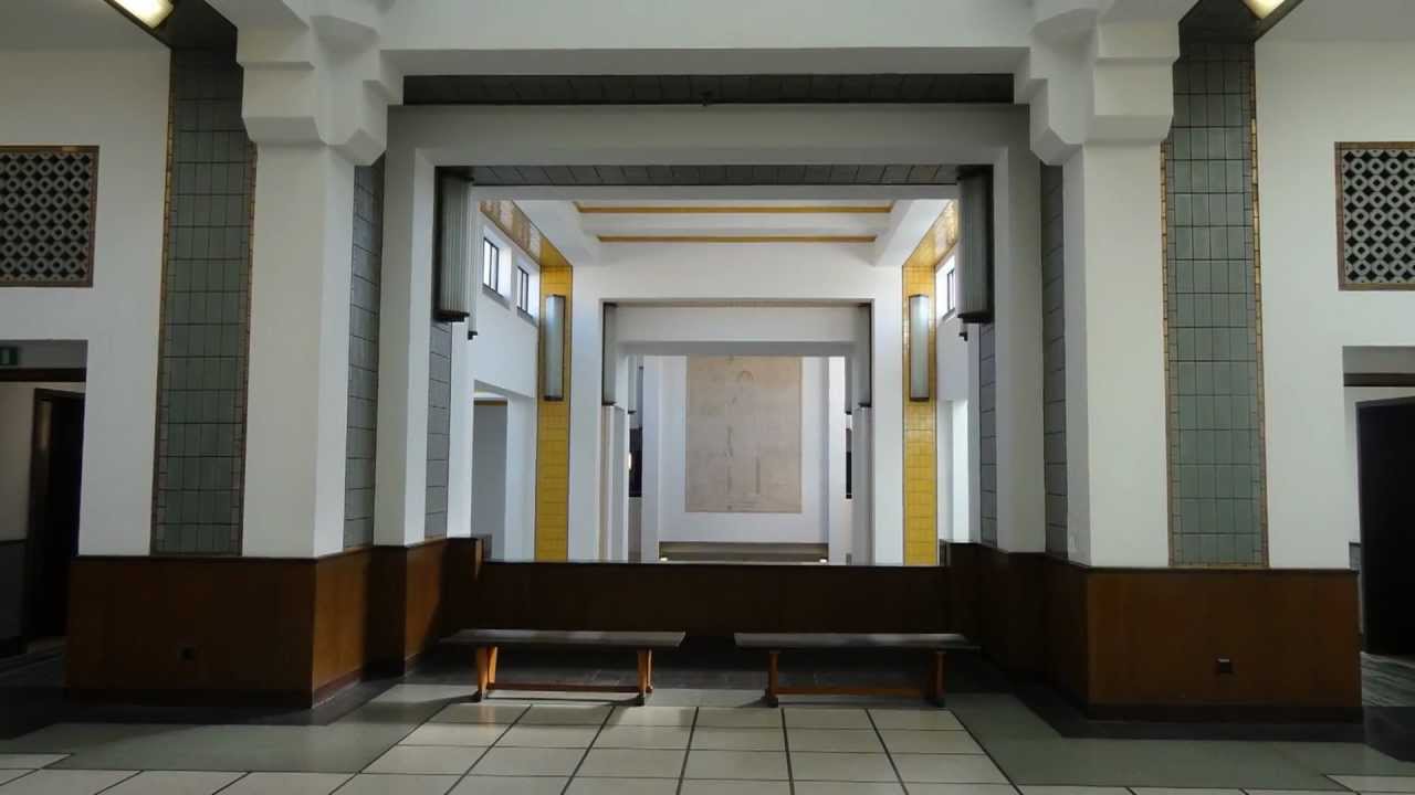 Gemeente Museum den Haag Amsterdamse School.(Voice over)