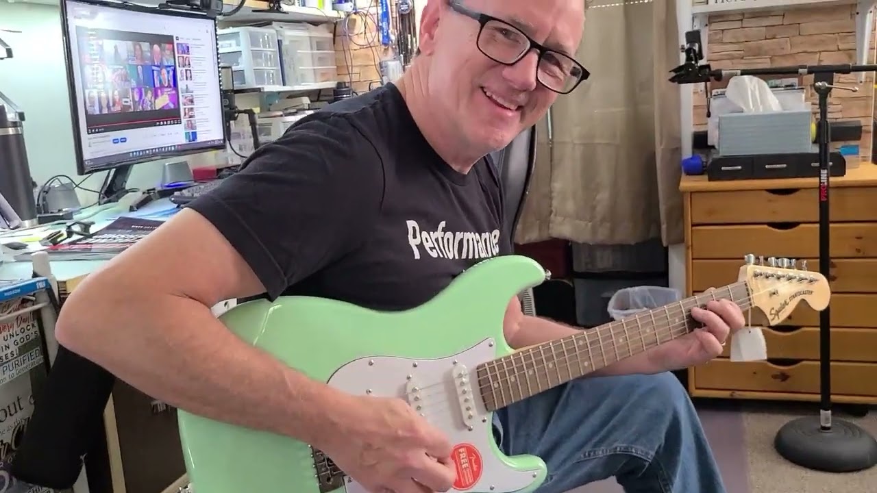 Squier Affinity Stratocaster - Unboxing Gone Bad!!!