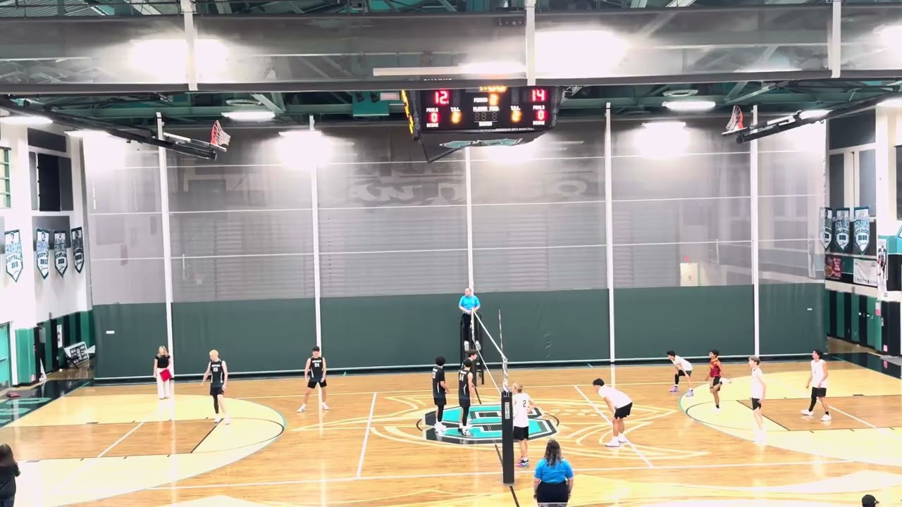 Santiago Varsity vs Hillcrest - Set 2
