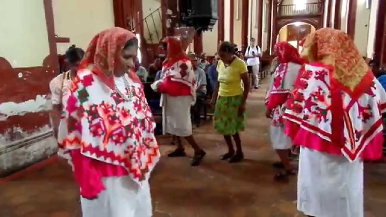 Mujeres indigenas Nahuatl de la parroquia de Tancanhuiz, San Luis Potosí