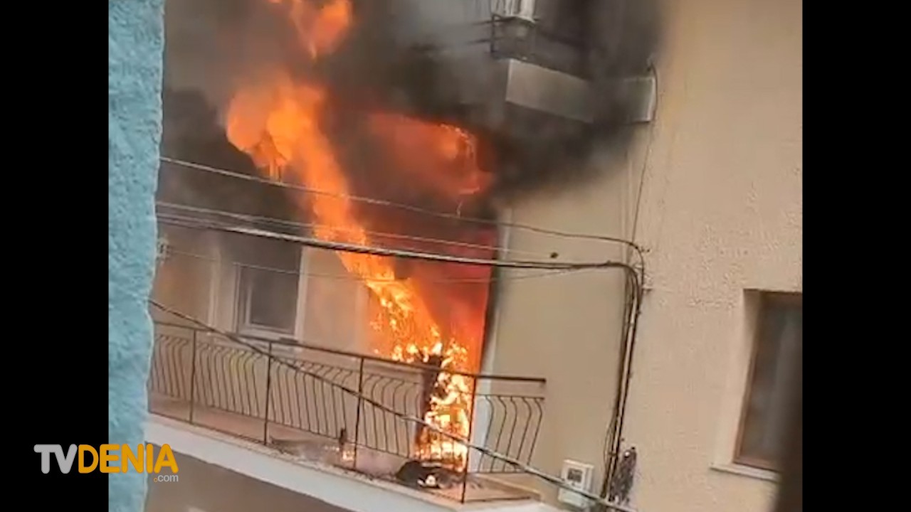 Incendio en una vivienda de D&eacute;nia obliga a desalojar un edificio en la calle Pare Pere