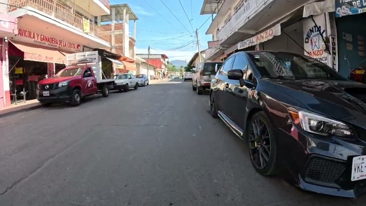 La calle que lleva a la playa de san valentin