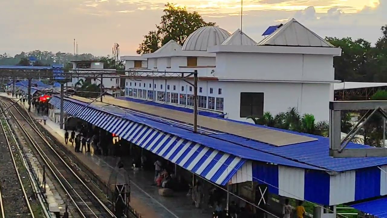 অসাধারণ সুন্দর যে পরিপূর্ণ লামডিং রেলওয়ে স্টেশন ? | Lumding Railway Station Scenery 