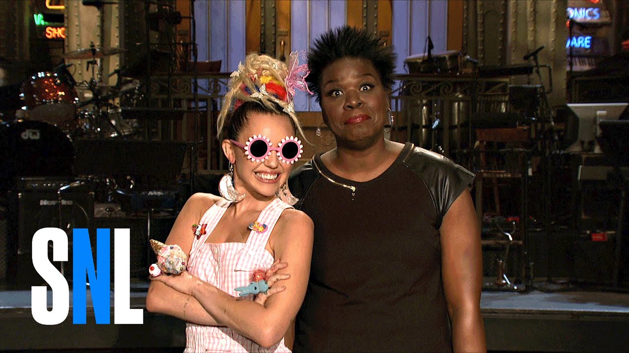 SNL Host Miley Cyrus Gives Leslie Jones Style Tips