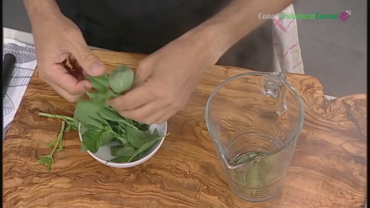Truco para conseguir que la salsa pesto se mantenga verde