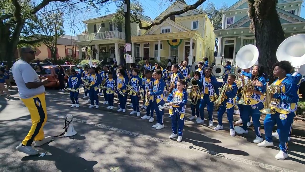 Hynes Parkview Marching Huskies- Femme Fatale #mardigras2026 #marchinghuskies #hynesparkview 