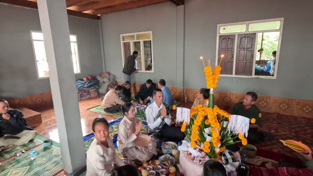 ຮັບເອື້ອຍໃຜ້